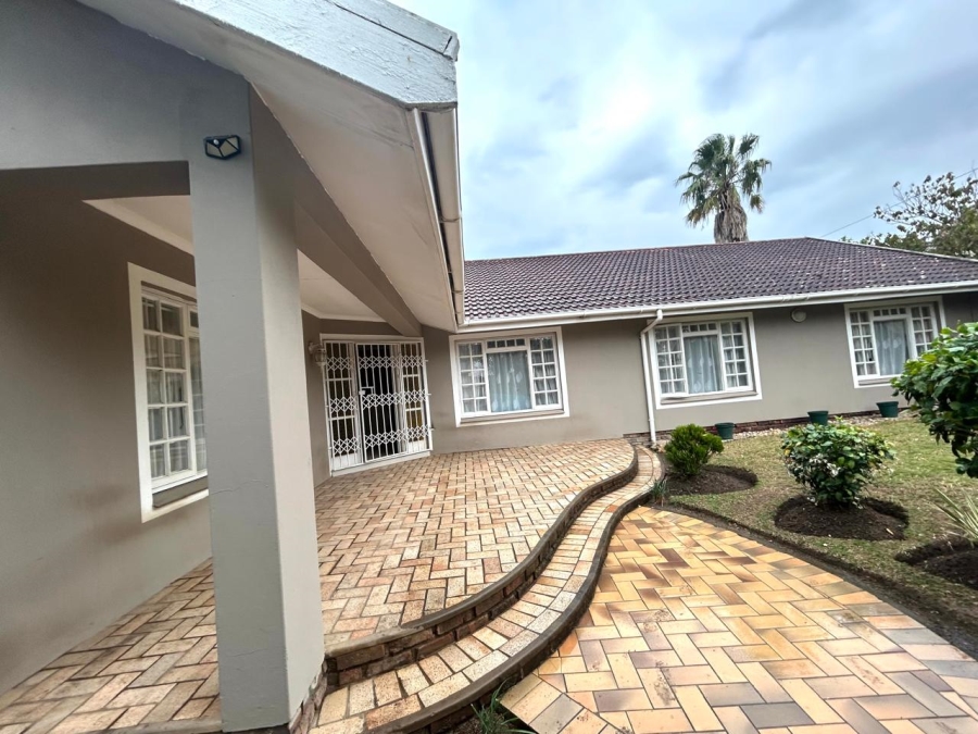 5 Bedroom Property for Sale in Beacon Bay Eastern Cape